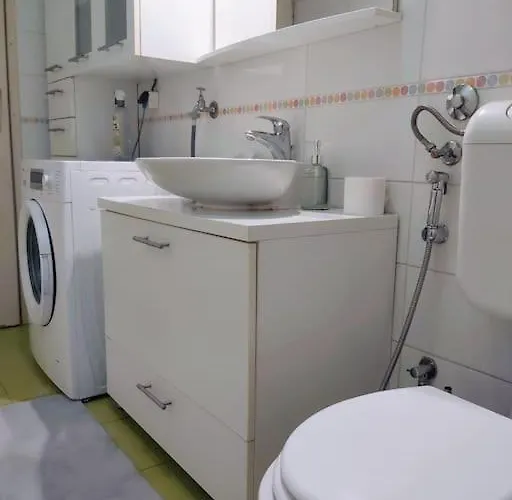 Spacious Near Bascarsija - Free Parking 塞拉耶佛